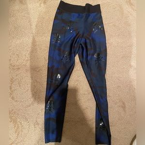 Camo leggings with skulls